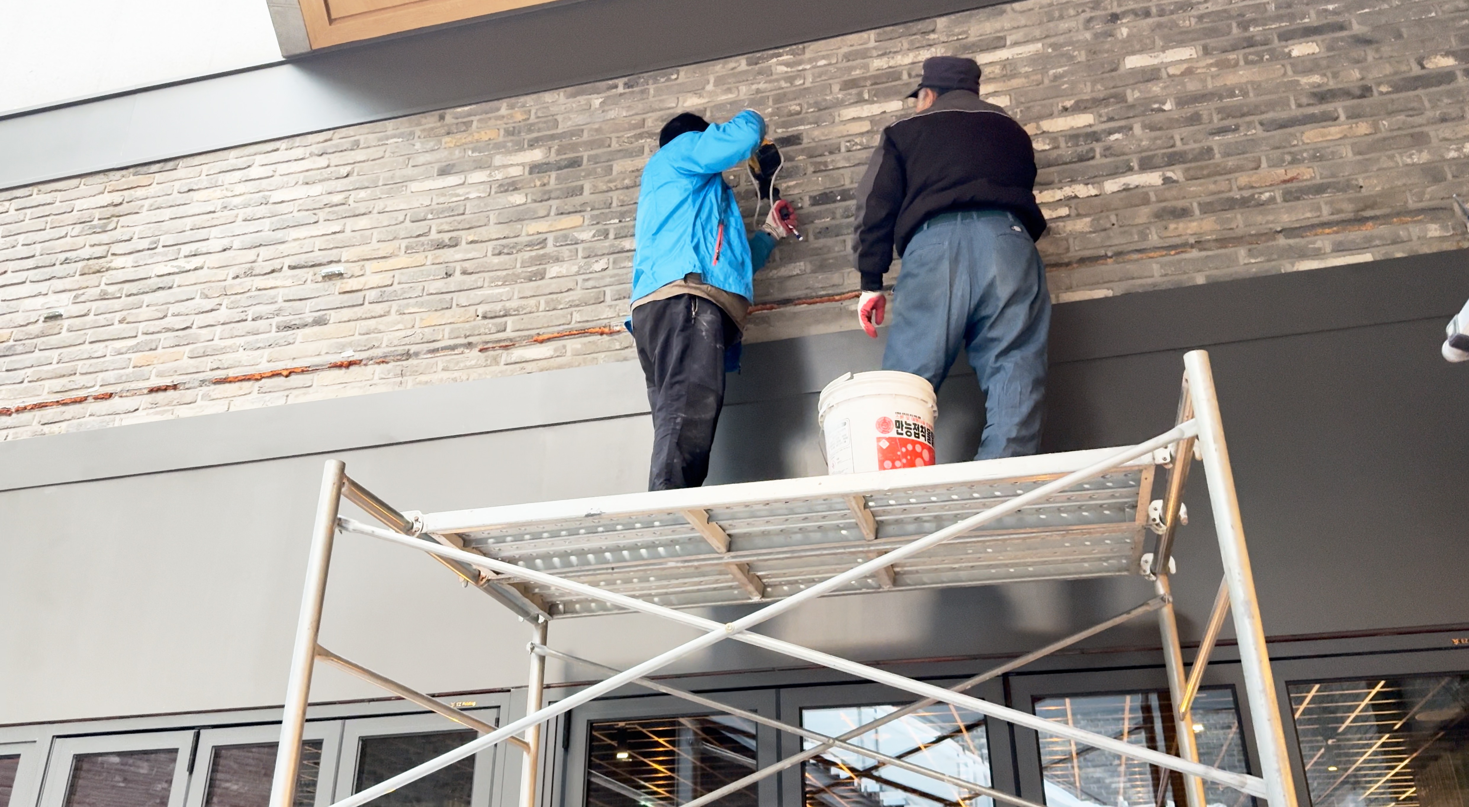 종로 그랑 서울 곡선형 어닝 시공